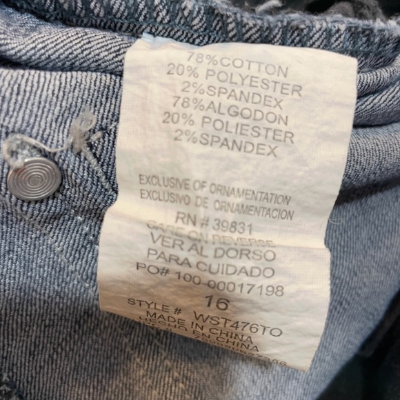 Democracy Medium Blue Wash Denim Women’s Capri Jeans Size 16! - Picture 10 of 11